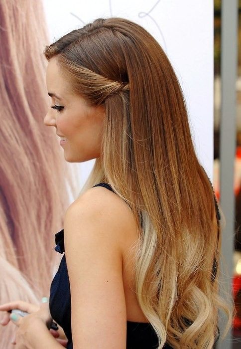Um dos queridinhos de Lauren Conrad, o twist é simples de fazer mas confere um look diferente e fofo (Foto: Reprodução)